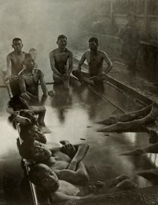 Egy nyilvános fürdő Kanawában, 1910. alkotó: Herbert Ponting