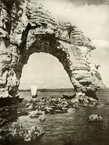 Tenger által koptatott ív Matsushimában, 1910. alkotó: Herbert Ponting