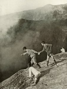 A Kráterek szélén, Aso-San, 1910. alkotó: Herbert Ponting