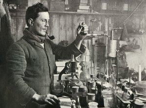 Dr. Atkinson a laboratóriumában, 1911. szeptember 15., 1913