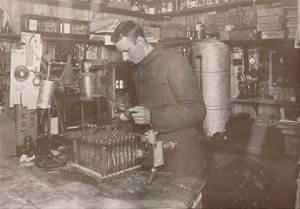 Dr. Simpson a laboratóriumában, 1911. december 21., 1913 alkotó: Herbert Ponting
