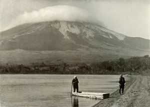 Fuji a Háromnapos Hold-tóból, 1910. alkotó: Herbert Ponting