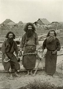 Happu Konno, The Hunter in Center és Two Ainu Fishermen, 1910. alkotó: Herbert Ponting
