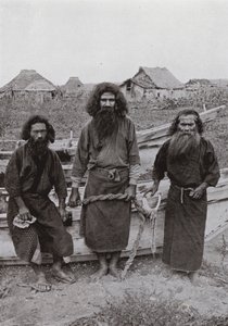Happukonno, a vadász (középen) és két Ainu halász (f/w fotó) alkotó: Herbert Ponting