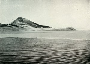 Hut Point és Observation Hill, c19101913, 1913 alkotó: Herbert Ponting
