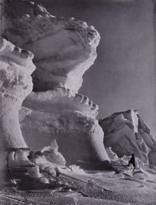 A Berg-kastély jégbástyái (f/w fotó) alkotó: Herbert Ponting