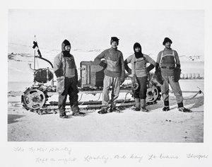 Motoros parti – balról jobbra: Lashly, Day, Evans és Hooper” a „Scott utolsó expedíciójából” alkotó: Herbert Ponting