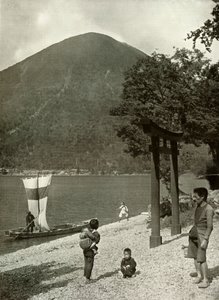 NaN Tai-za NAND tó Chu Hechi, 1910. alkotó: Herbert Ponting