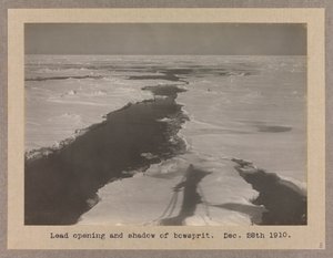 A Terra Nova (1884) a jégtakaró jégen tartotta magát. alkotó: Herbert Ponting