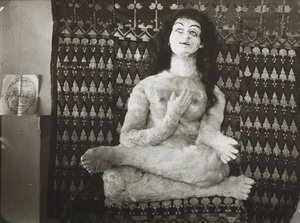  alkotó: Hermine Moos