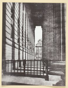 A Madeleine templom oszlopcsarnoka alkotó: Hippolyte Bayard