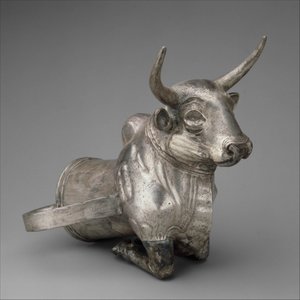 Egy bika elülső részében végződő hajó, ie 1300 körül (ezüst) alkotó: Hittite