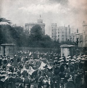 VII. Edward király halottaskocsiját behúzzák a windsori kastély területére, 1910 1911