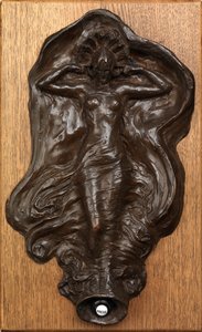 Ajtócsengő, a „hang” figurája (réz elektrotípus) alkotó: Hubert von Herkomer
