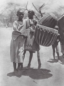 Afrika: Aulad Hamid dobok (fekete-fehér fotó) alkotó: Hugo Adolf Bernatzik