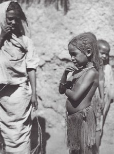Afrika: Omdurmanban (fekete-fehér fotó) alkotó: Hugo Adolf Bernatzik