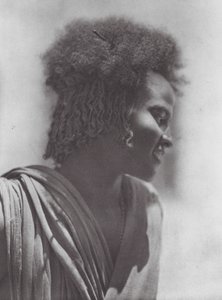 Afrika: Hadendoa fiatalok, Kelet-Szudán (fekete-fehér fotó)