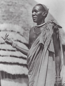 Afrika: Tonga főnöke (fekete-fehér fotó) alkotó: Hugo Adolf Bernatzik