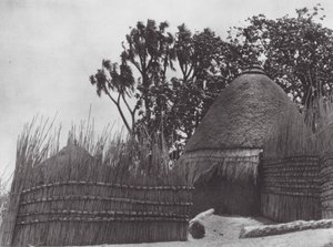 Afrika: Shilluk templom (fekete-fehér fotó) alkotó: Hugo Adolf Bernatzik