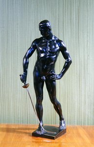 A vívó (bronz) alkotó: Hugo Lederer