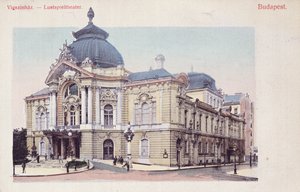 Képeslap a budapesti Nagykörúti Vigszinházat (Vígszínházat) ábrázoló 1900 körül (színes fotó után) alkotó: Hungarian School