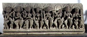 Siva és a hét anyaistennőt ábrázoló szemöldök, Gurjara-Pratihara dinasztia, Allahabad (kő) alkotó: Indian School