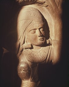 Egy yakshini feje egy buddhista sztúpa kapujából Bharhutban, Madhya Pradesh államban, a késő mauriánus korszakban, a Sunga-dinasztia (Kr. e. 180-72) között
