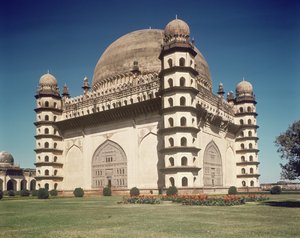 Kilátás a Gol Gumbazra, II. Mohammed Adil Shah (1627-57) mauzóleumára, 1659-ben épült alkotó: Indian School