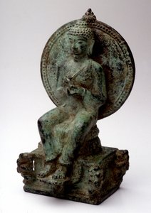 Európai ülő Buddha, bronz, Közép-Jáva, 9. század.