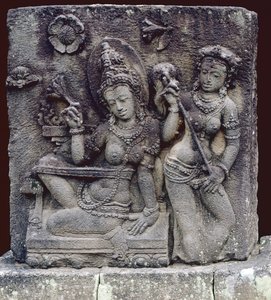 Ülő királynő (andesit)