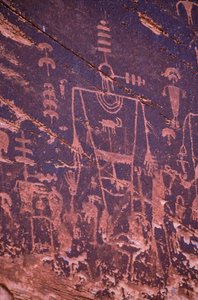 Anasazi sziklarajzok - Utah rendkívül gazdag Anasazi sziklák romjaiban és sziklarajzokban. alkotó: Ira Block