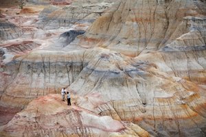 Színes sziklák Wu Cai Wan közelében a Góbi sivatagban, Hszincsiang, Nyugat-Kína, 2007 (fotó) alkotó: Ira Block