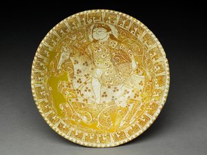 Tál lovasokkal és pszeudo-kufic felirattal (fritt edények fényes felülmázzal) alkotó: Iranian School