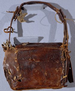 MS CCC 282 The Corpus Christi Book Satchel or Budget, hátulról nézve, ír, c.1120-30 (bőr)