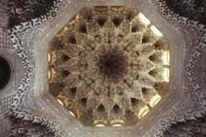 Az Abencerrajes termének mennyezete alkotó: Islamic School