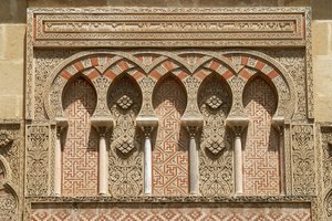 Részlet a nyugati ajtó felülről alkotó: Islamic School