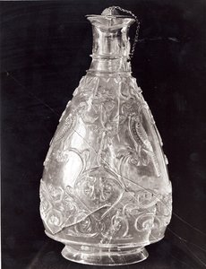 Ewer madarakkal a Saint-Denis kincstárból, egyiptomi, fatimid időszak, 10. század vége (hegyikristály)
