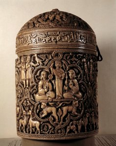 Al-Mughira (Al Mughira vagy Moughira) pyxide (doboza) elefántcsontban Cordobából, és az emírnek szánták, 968. Párizs, Louvre Múzeum alkotó: Islamic School