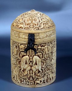 Al-Mughira (Al Mughira vagy Moughira) pyxide (doboza) elefántcsontban Cordobából, és az emírnek szánták, 968. Párizs, Louvre Múzeum alkotó: Islamic School