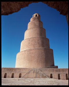 Kilátás a Nagy Mecsetre és minaretjére, a Malwiya-toronyra, 847-852 alkotó: Islamic School