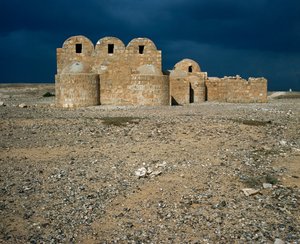Kilátás a Qasr Amrára, a sivatagi kastélyokra (711-715) alkotó: Islamic School