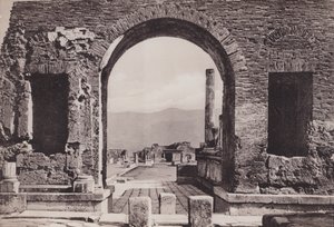 Arco Di Nero, Nero boltíve (f/w fotó) alkotó: Italian Photographer