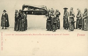 A Compagnia della Misericordia (az Irgalmasság Társasága) testvérei egy beteg embert szállítanak a firenzei kórházba (f/w fotó) alkotó: Italian Photographer