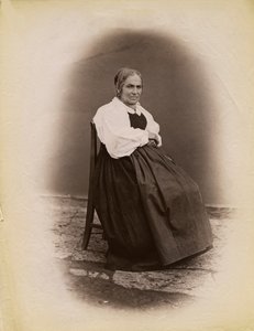 Idős nő széken ülve, Parre, Lombardia, Olaszország, fénykép: Premiata Fotografia Taramelli, Bergamo alkotó: Italian Photographer