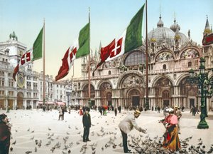 Galambok etetése a velencei Szent Márk téren, 1900 körül alkotó: Italian Photographer