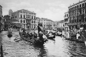 Velence, Canal Grande ünneplésben (f/w fotó) alkotó: Italian Photographer