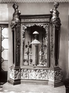 Vitrine, Officina Profumo, Pharmaceuticals of Santa Maria Novella, Firenze, Olaszország alkotó: Italian Photographer