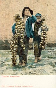 Fiatal fokhagymaárusok, Nápoly alkotó: Italian Photographer