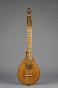 Cittern (Kréta) (juhar, kék kő, elefántcsont) alkotó: Italian School
