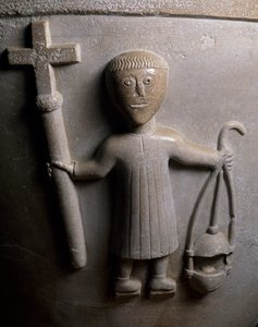 Liturgikus körmenet figurája, domborművel díszített keresztelőkút részlete, fehér mészkő, San Geminianus templom, Vicofertile, Emilia-Romagna, Olaszország alkotó: Italian School